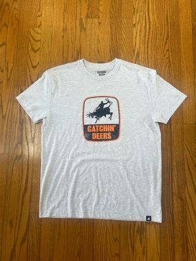 Catchin’ deers Heather Gray Graphic Tee